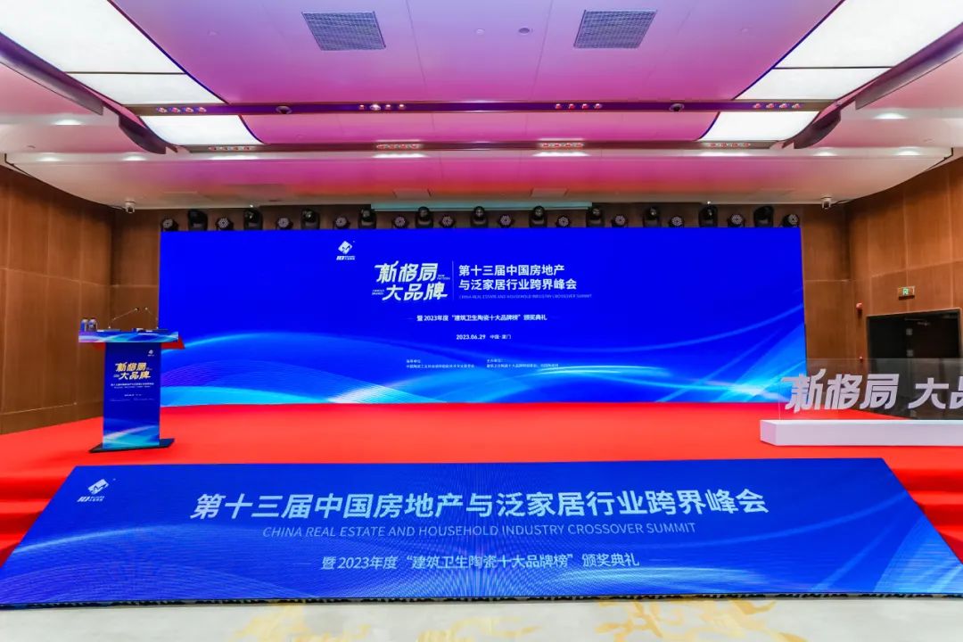 品質爭先，載譽前行 | 恭喜綠蘋果瓷磚榮獲“現代磚十大品牌”獎項！